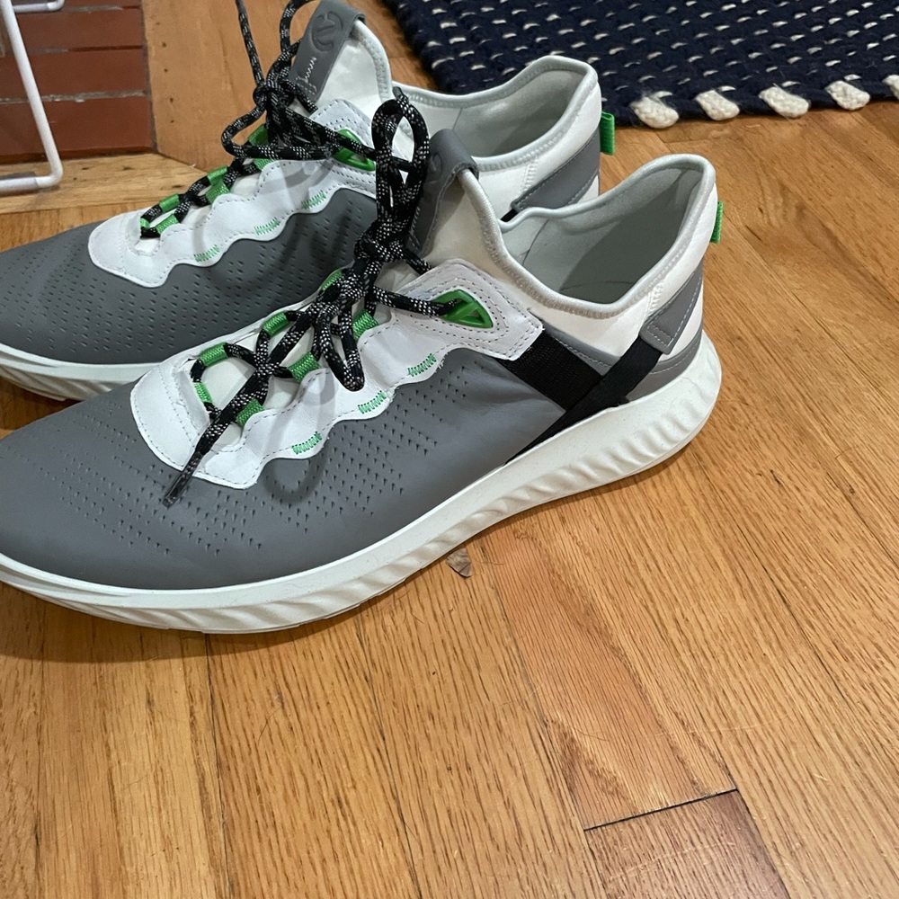 Men’s lace up Ecco sneakers (46)